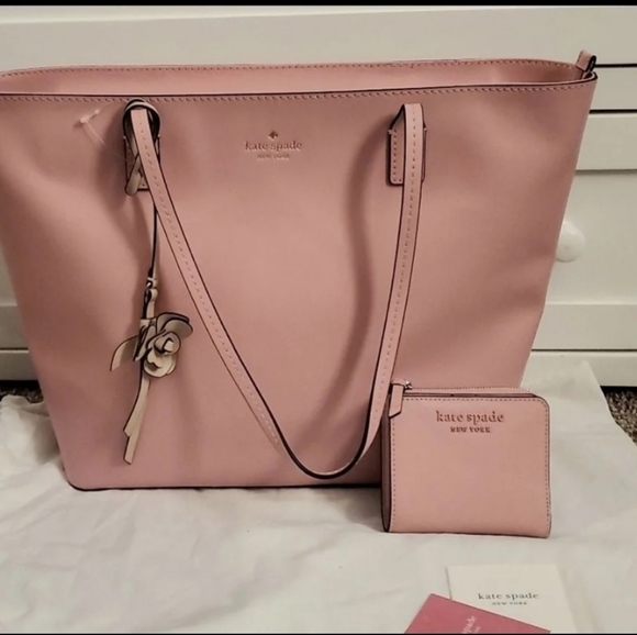BNWT Kate Spade Klara Flower Dangle Tote with matching wallet - Picture 1 of 9